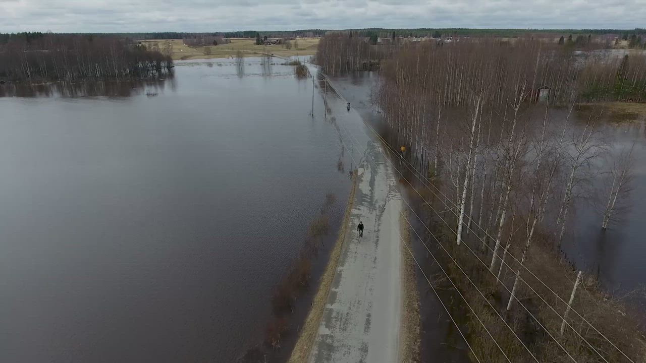 Ennätystulva piinaa Kuortaneella