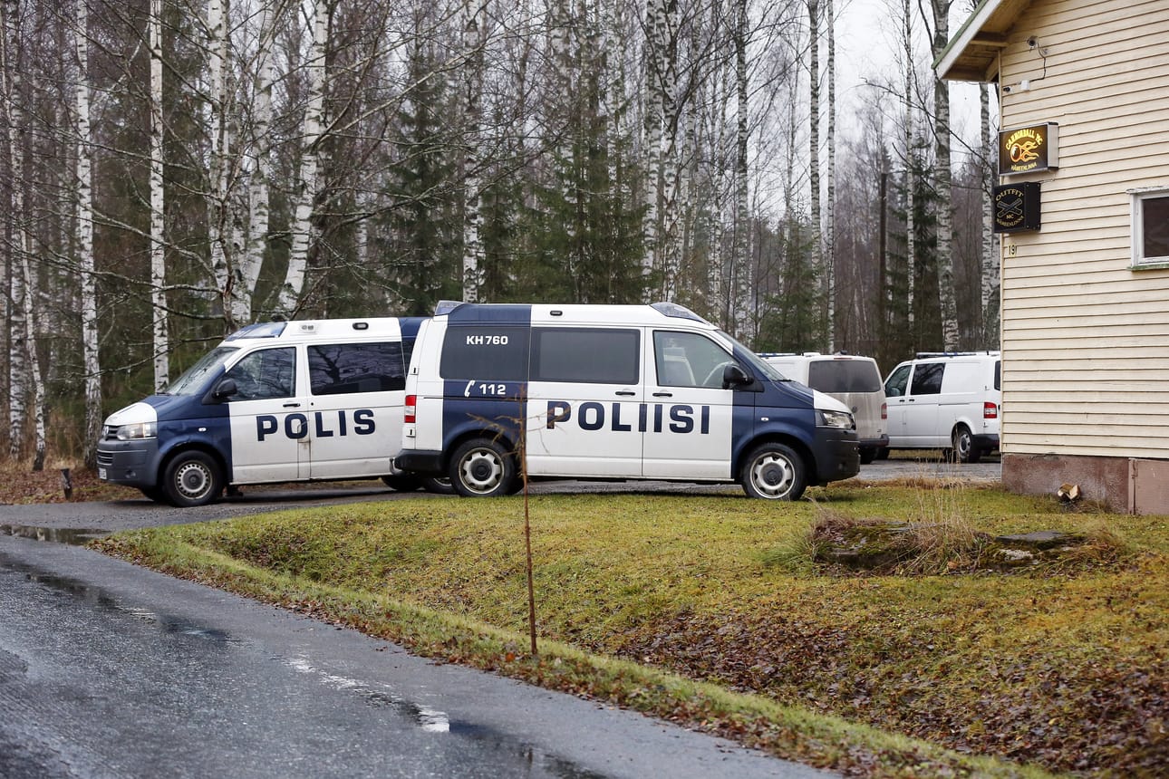Poliisi teki syksyllä 2015 Cannonball MC:n kerhotiloihin Hämeenlinnassa. Kerhotiloista on nyt poistettu kerhon tunnukset.