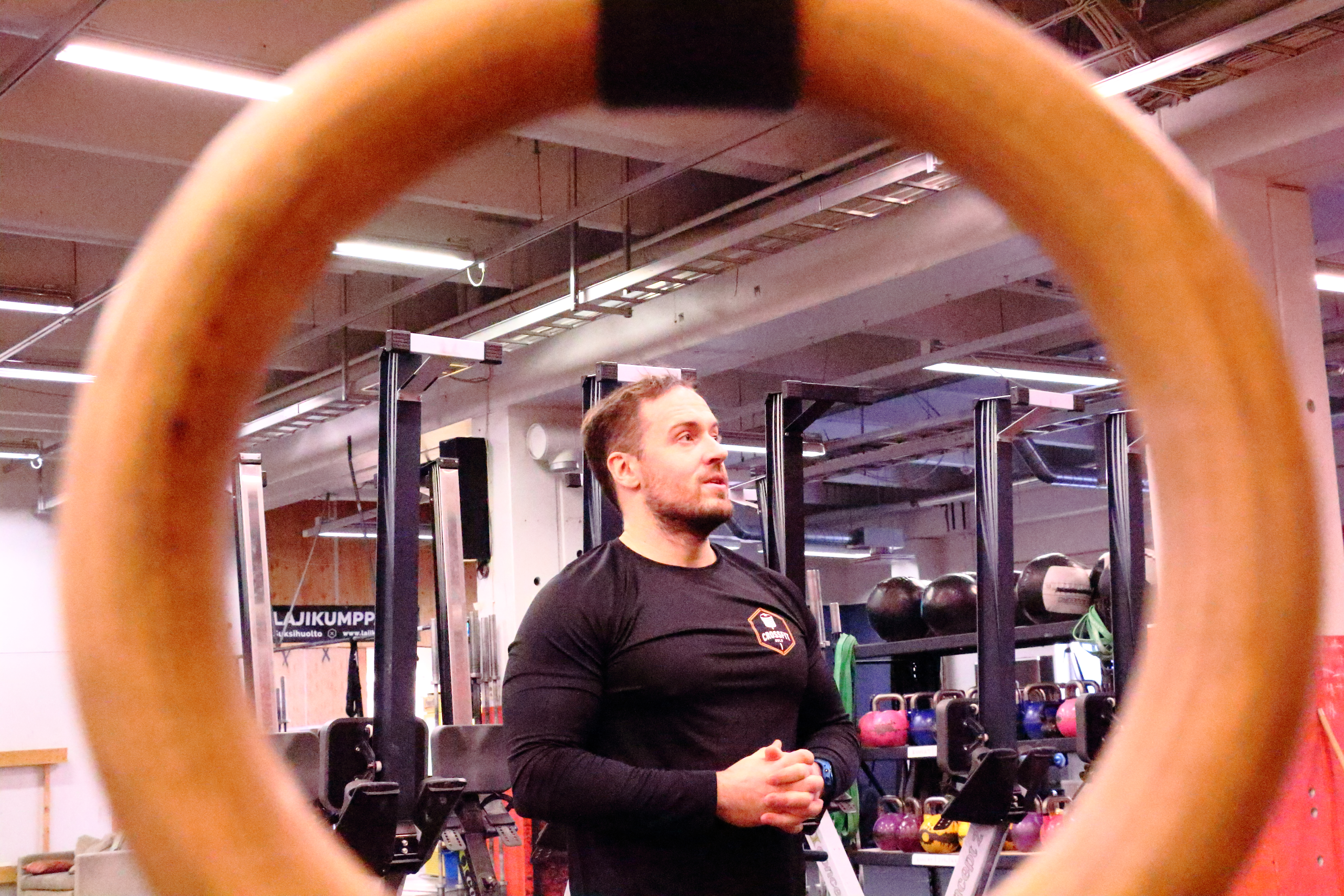 Matti Leinonen kertoo, että vaikka crossfit on yksilölaji, on sen parissa ainakin Oulussa iso yhteisö. Hän haluaakin antaa kiitosta treenikavereilleen, erityisesti Janne Tikkaselle ja Miro Jussilalle.