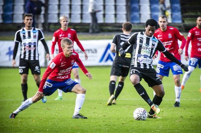 Douglas Cae laukoi VPS:n toisen maalin lauantaina Kemissä. KUVA: NINA SUSI/LAPIN KANSA