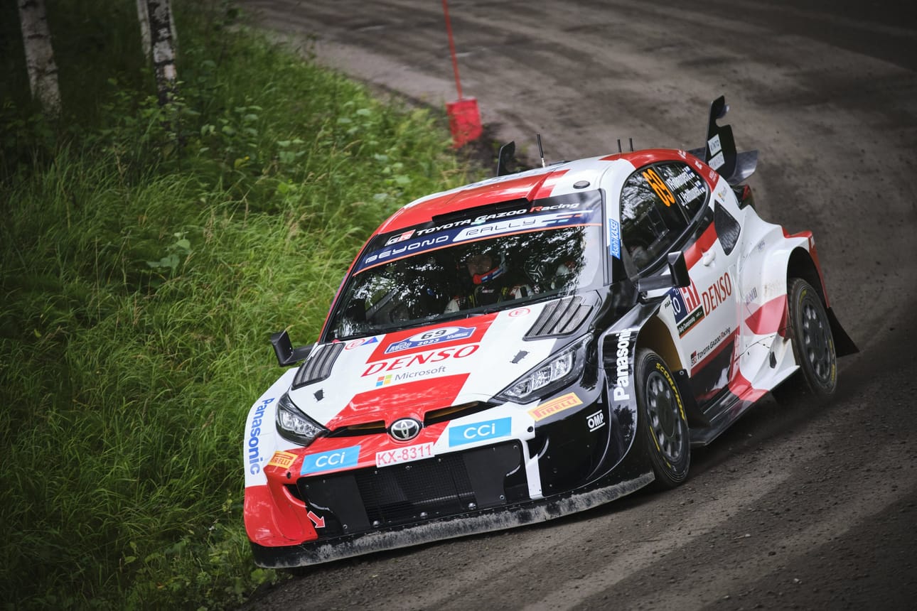 Kalle Rovanperä vauhdissa Jyväskylän rallissa 3. elokuuta. LEHTIKUVA / HANNU RAINAMO