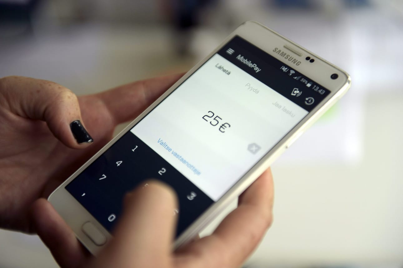 Mobilepay alkaa periä palvelumaksuja yli 400 euron rahansiirroista. LEHTIKUVA / Antti Aimo-Koivisto