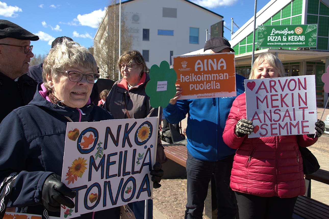 Pirjo Luukinen osallistui Limingassa järjestettyyn rollaattorimarssiin.