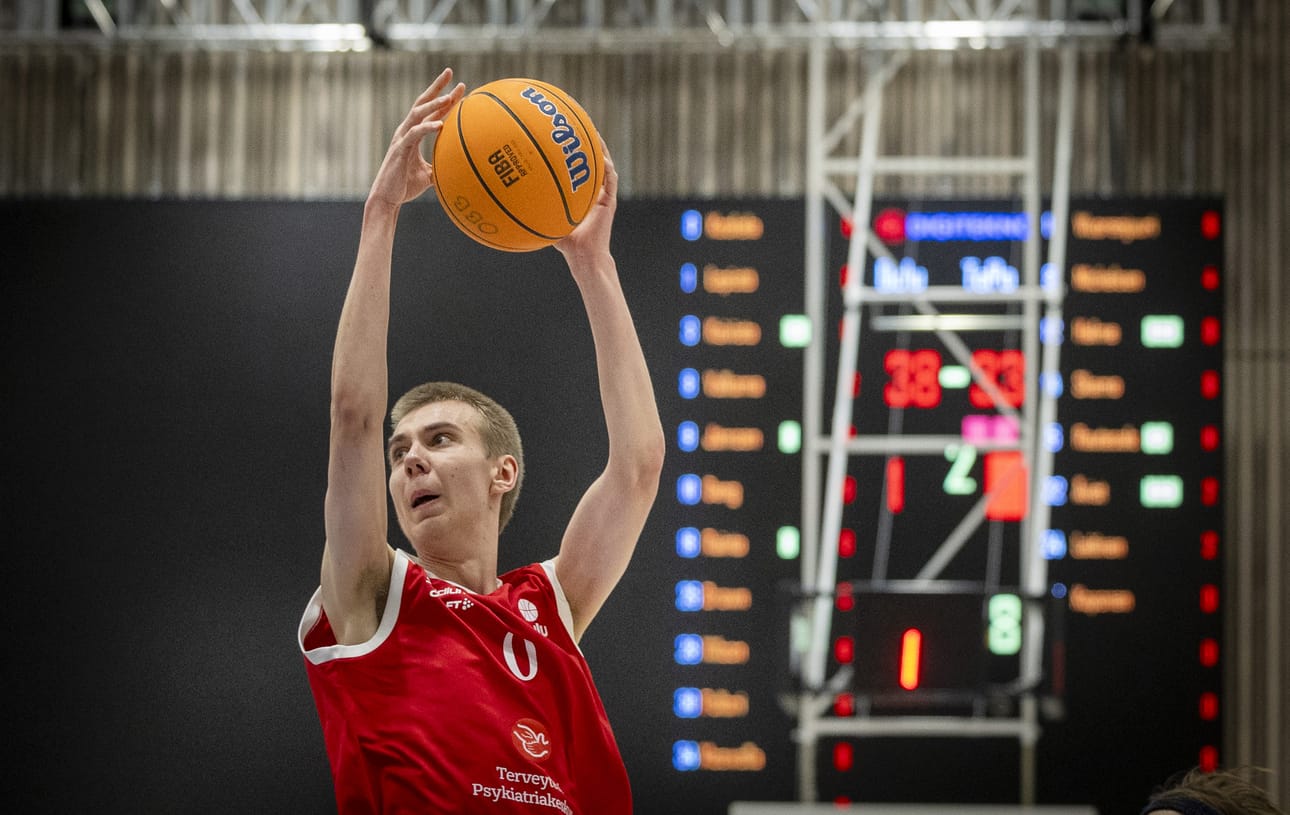 Oulu Basketballin 19-vuotias Miro Koskela on jo laadukas pelaaja aikuisten 1. divisioonaan.