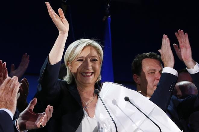 Marine Le Penin kampanja ottaa nyt päävastustajakseen Emmanuel Macronin. Le Pen pyrkinee leimaamaan Macronin entistä voimakkaammin eliitin ehdokkaaksi. KUVA: IAN LANGSDON