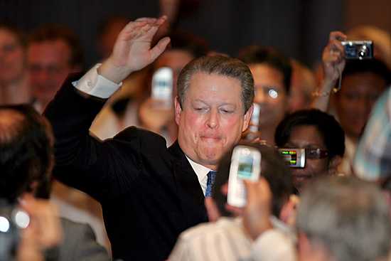 Al Gore villitsi kuin rocktähti