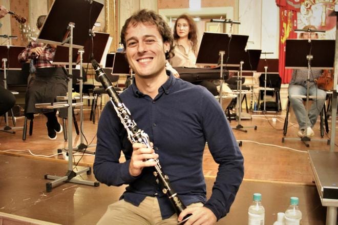Espanjalainen klarinetisti Eneko Iriarte Velasco konsertoi yhdessä viulisti Maano Männin kanssa Vaasan kaupunginorkesterin syyskauden avajaiskonsertin solistina torstaina ja perjantaina. KUVA: JOHANNA JURKKA