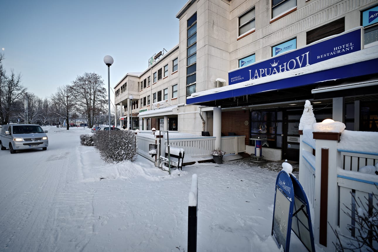 Rasmus Takaluoma lähti yön selkään ilman takkia hotelliravintola Lapuahovilta.