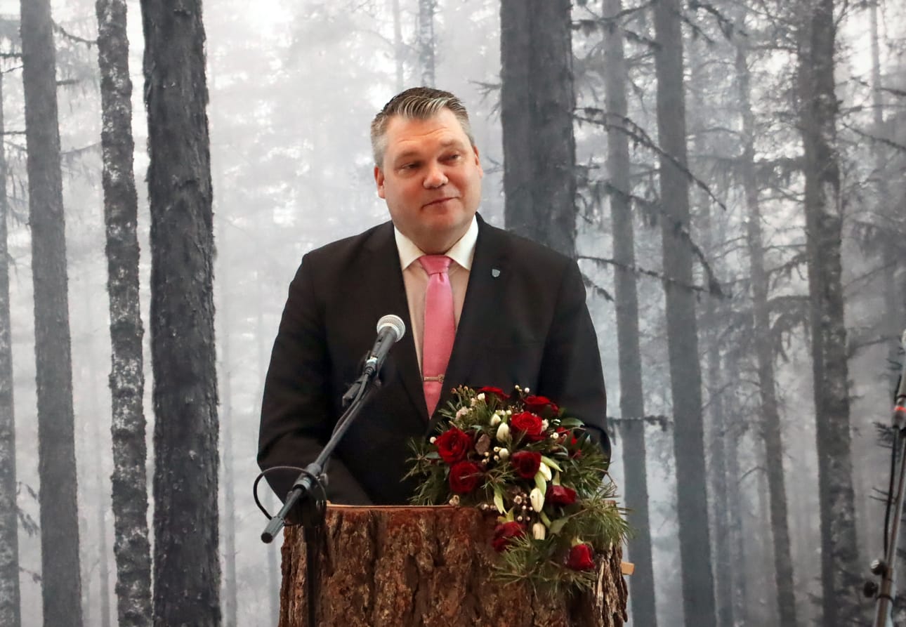 Pitämässään puheessa Mikko Savola koki, että Ähtärin on saatava jatkaa itsenäisenä kuntana. Arkistokuva.