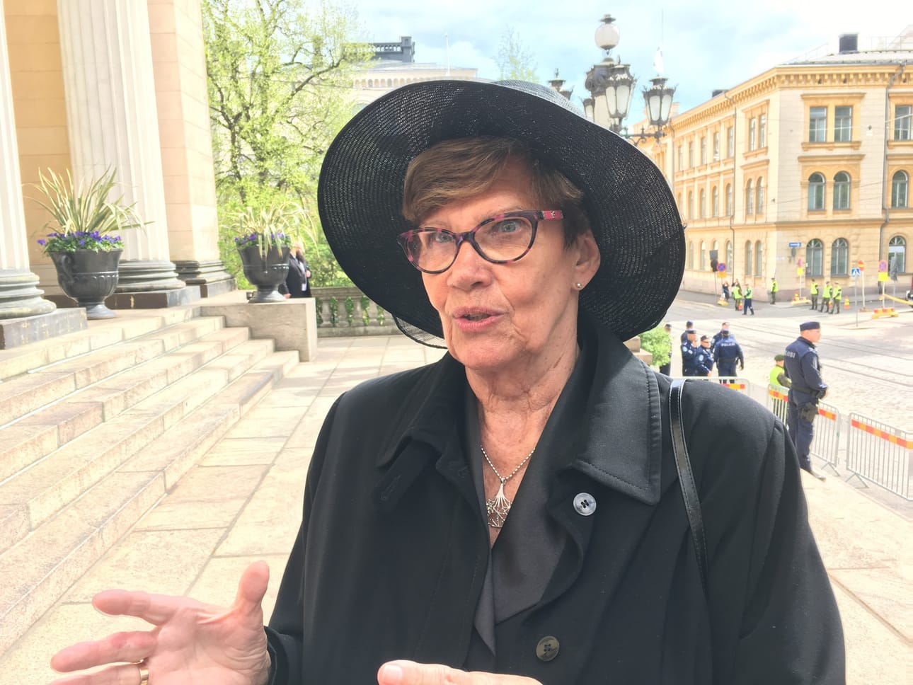 Sirkka-Liisa Anttilan mielestä kansanedustajien on itse arvostettava asemaansa, jotta he voivat odottaa arvostusta myös muilta.