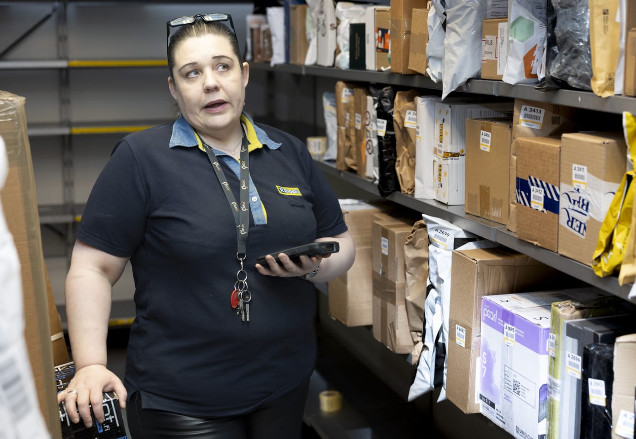 Kaakkurin R-kioskin kauppias Anne Leinonen ei jää kaipaamaan kaupunginosassa työskentelyä.