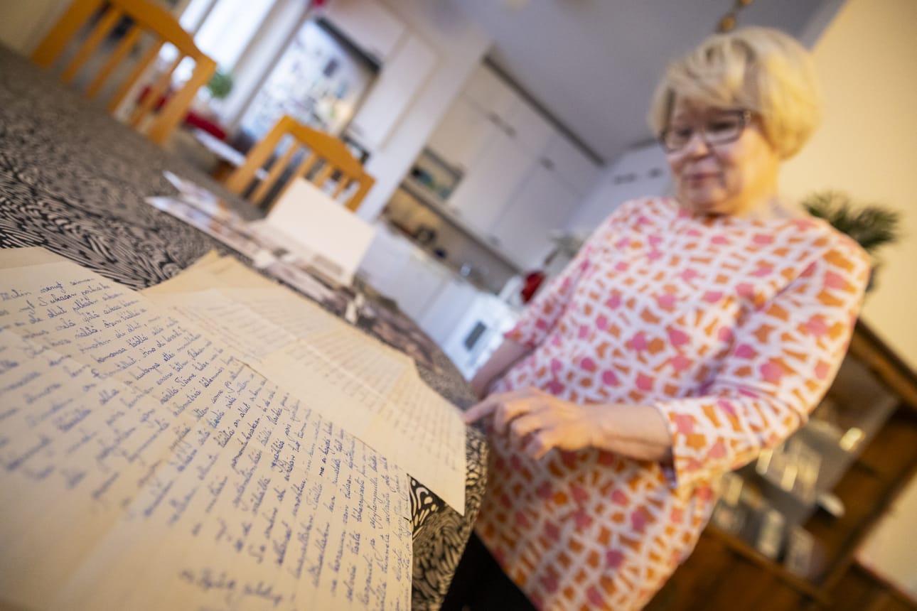 Rauha kertoi kotiinsa ja sisarelleen lähettämissä kirjeissä seikkaperäisesti sattumuksista sotilaskotisisarena.