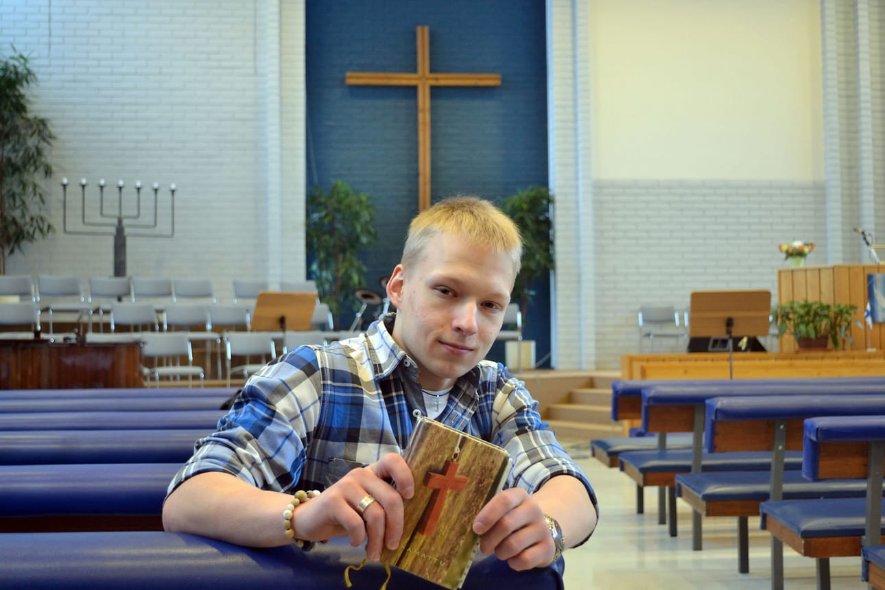 Lukiolainen Heikki Koukkari on aktiivisesti mukana kirkon isostoiminnassa.