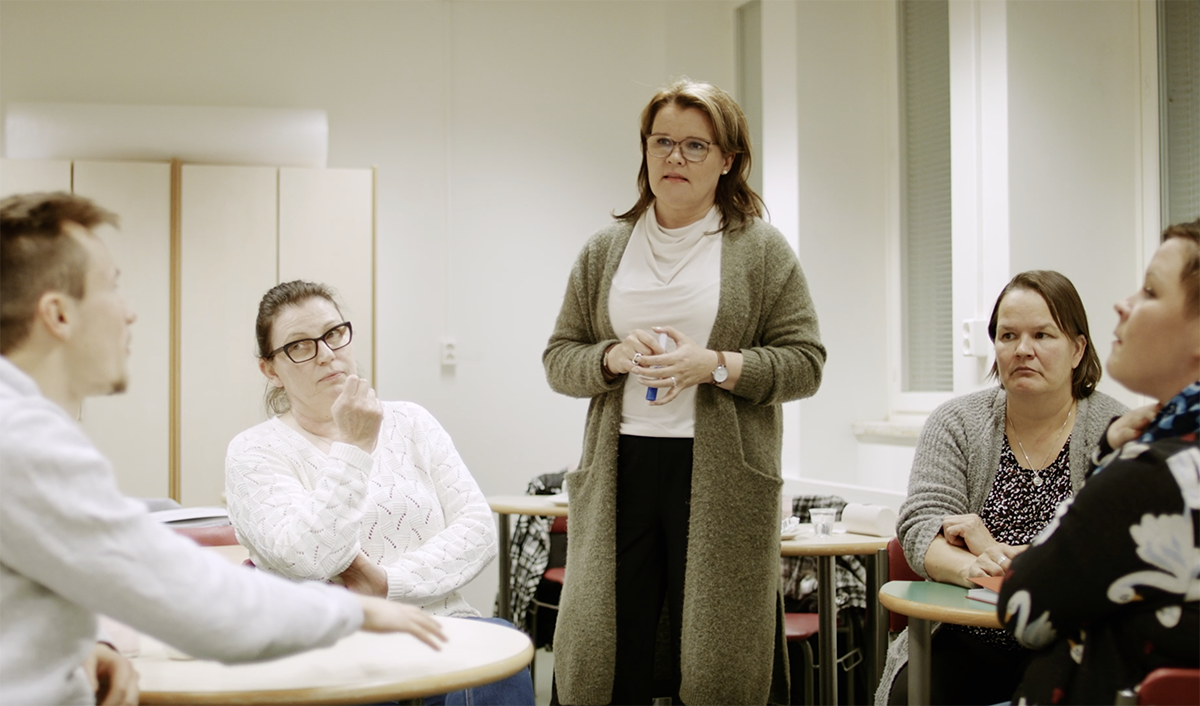 Työhyvinvoinnin takana yksilöllisesti valitut silmälasit - "Persoona saa näkyä myös laseissa"
