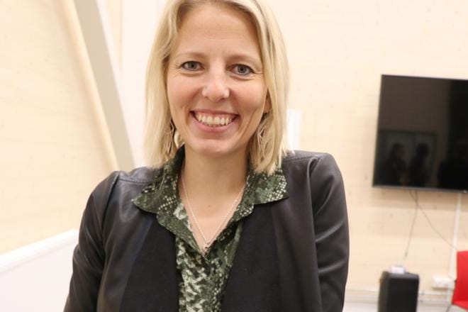 Kirsi Lassila haluaa, että Alajärvi näkyy hyvin sosiaalisessa mediassa. KUVA: SAILA COLLANDER