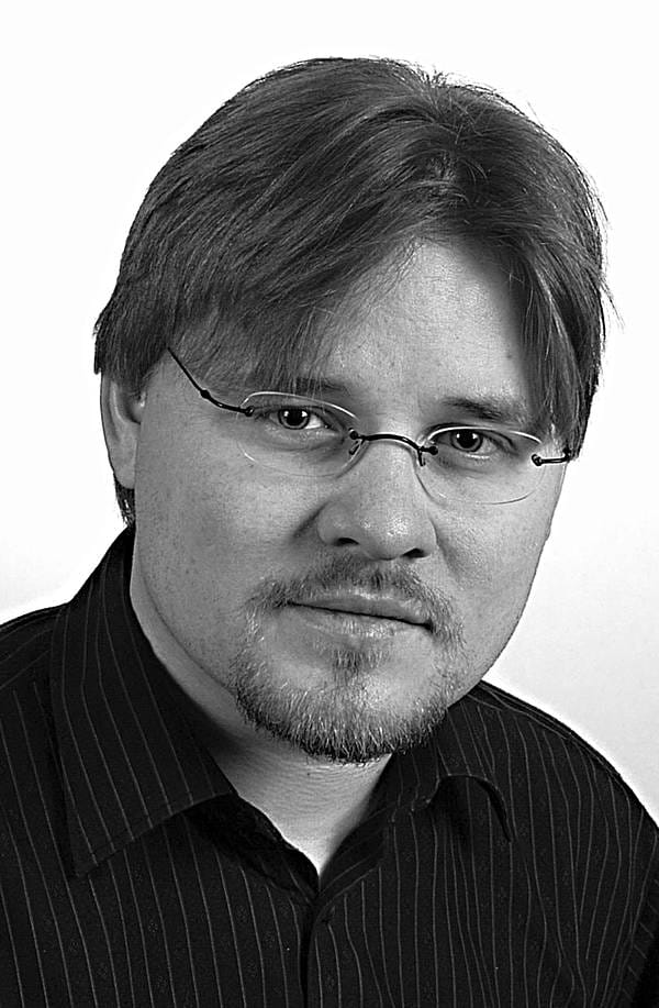 Haudatuksi aiheeksi tutkija Mika Flöjt nostaa radioaktiiviset aineet, nuklidit, joita hänen mukaansa pääsee ilmaan ja veteen ydinvoimatuotannon kaikissa vaiheissa.