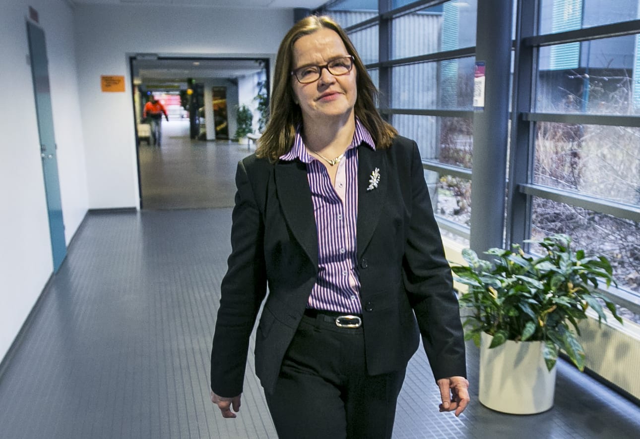 Sisäministeriön kansliapäällikkö Päivi Nerg väläyttää mahdollista säästökuurin tarkistamista. Arkistokuva.