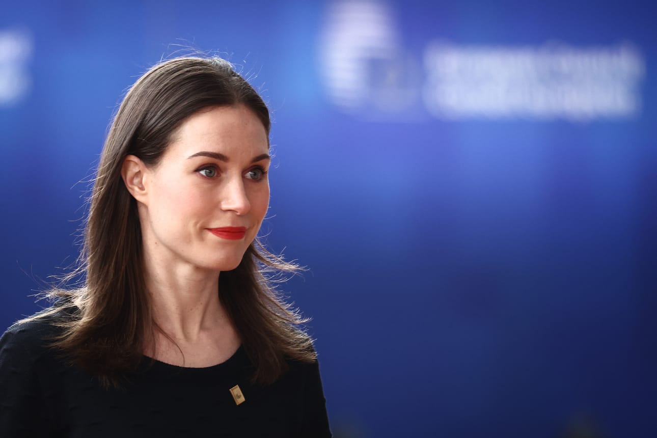 Sanna Marin puhui kaikkien kunniatohtoreiksi nimettyjen puolesta. Hän puhui 16 minuuttia ilman papereita. Arkistokuva.