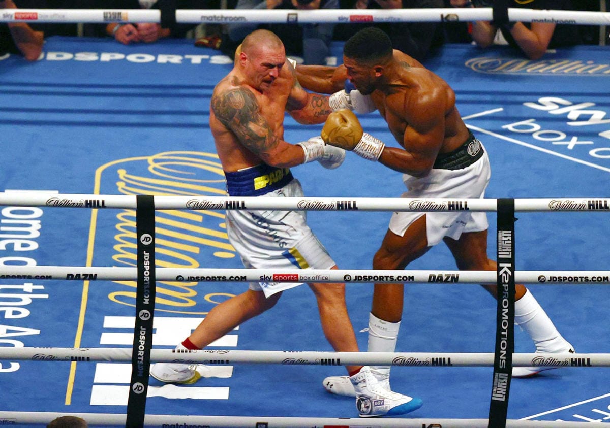 Usyk (vas.) ja Joshua kohtasivat myös viime vuoden syyskuussa Lontoossa. Lehtikuva/AFP