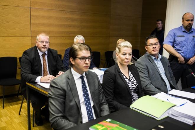 Johan Bäckman (vas.) ja Ilja Janitskin (2. oik.) vastasivat MV-kokonaisuutta koskeviin syytteisiin Helsingin käräjäoikeudessa kesäkuussa. KUVA: Silja Viitala, arkisto