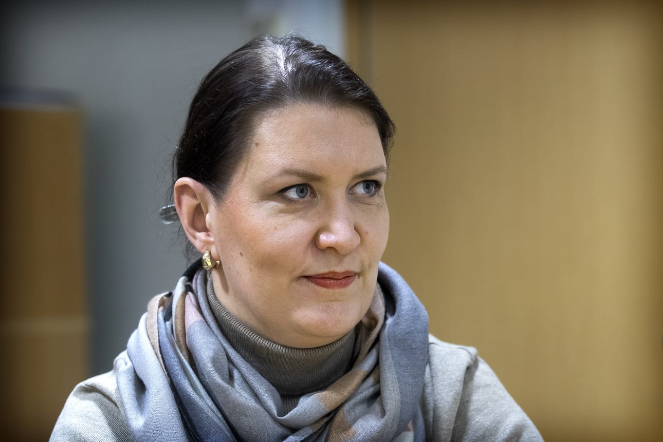 Riikka Pirkkalainen tavoittelee kolmatta kautta keskustan puoluesihteerinä. Into päästä vetämään ensi kevään eduskuntavaaleja on kova. Arkistokuva.