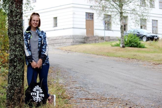 ‑ Jos ruotsi lähtee minulla sujumaan, niin ajattelin kirjoittaa sen ylioppilaskirjoituksissa, ja kirjoittaa sen hyvin. Sen näkee kolmen kuukauden kuluttua, suunnittelee Aino Kontiainen. KUVA: MINNA ZILLIACUS