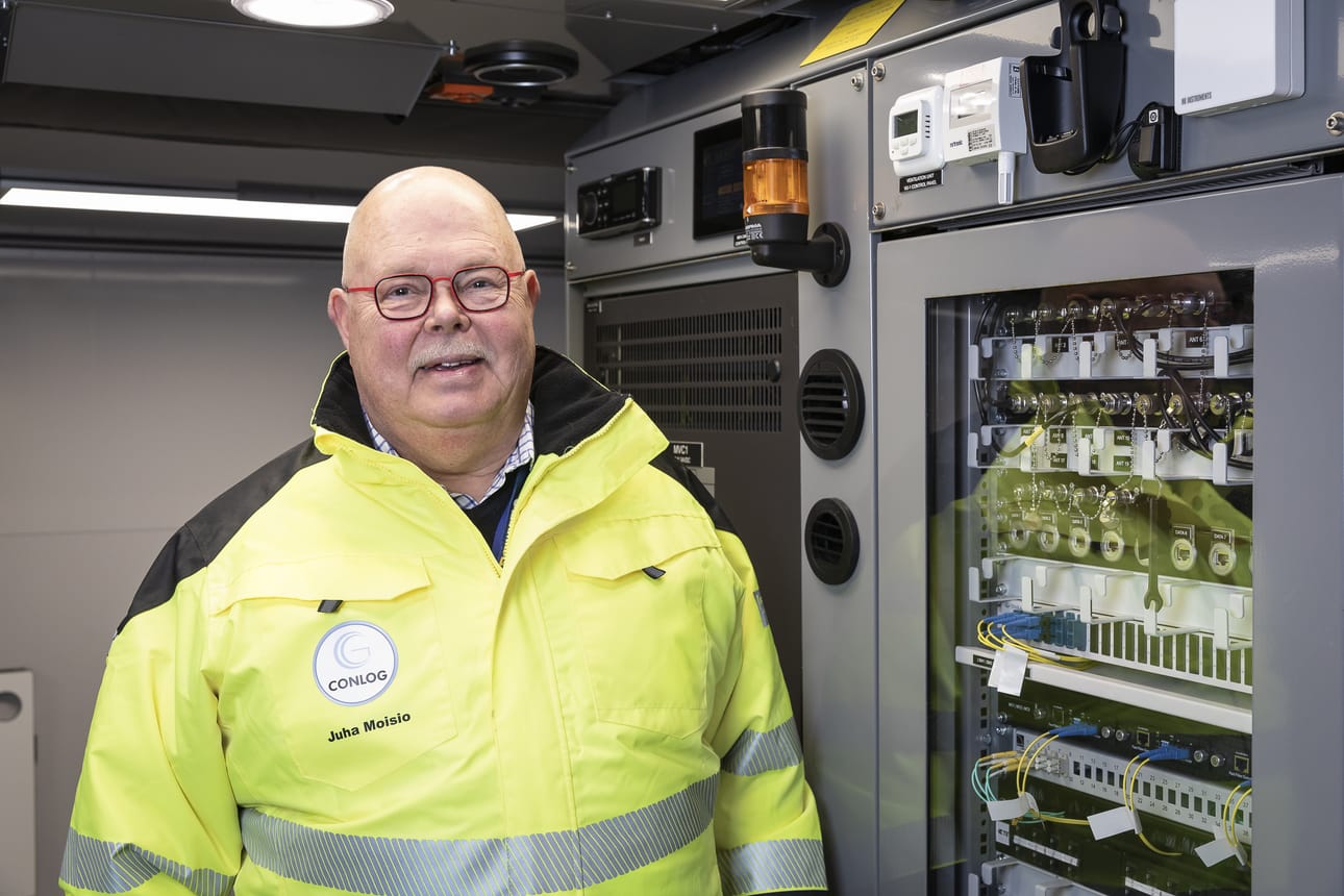 Juha Moisio kertoo, että Conlogin Ylikiimingin tehtaalle on palkattu isojen tilausten myötä 30 uutta työntekijää.