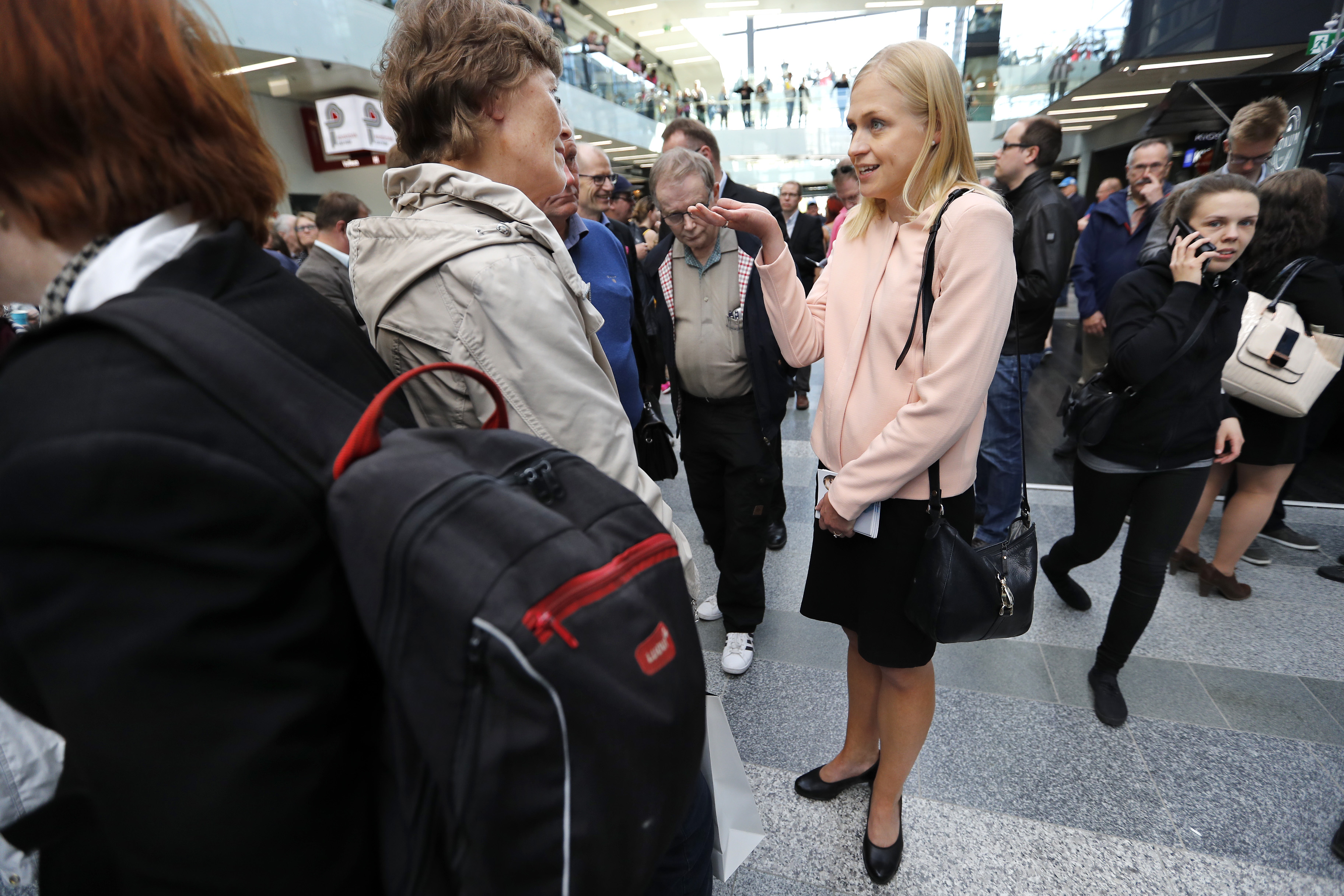 Lännen Median kyselyn mukaan Elina Lepomäki on saamassa noin kymmenen prosentin kannatuksen kokoomuksen puheenjohtajavaalissa.