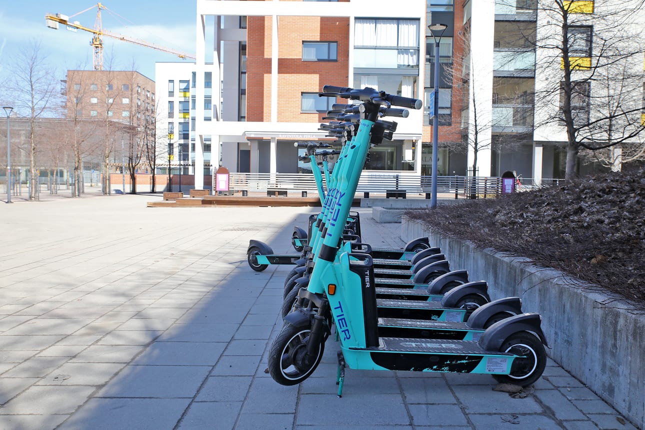 Sähköpotkulaudat ovat pian tuttu näky Oulun keskustassa ja sen tuntumassa.