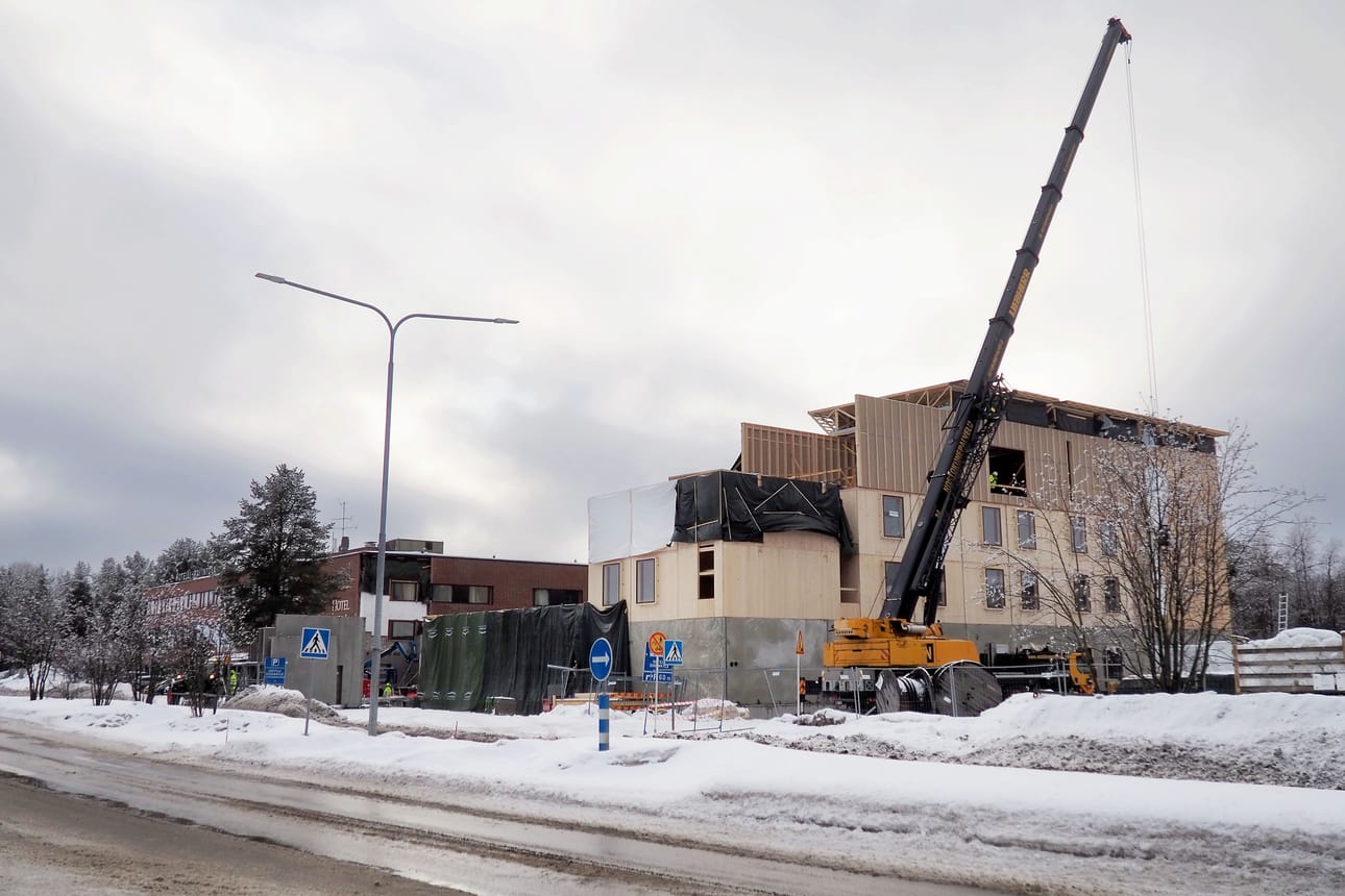 Hotelli Sodankylän laajennusosa nousee 4-tien varteen entiselle urheilutalon tontille kevään ja kesän aikana.