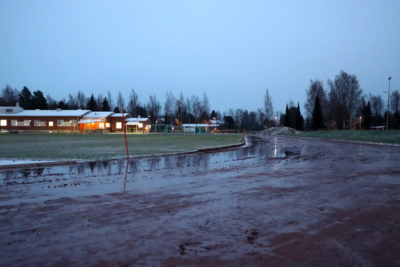 Jurvan urheilukentän kunnostus suunnitellaan ensi vuonna.