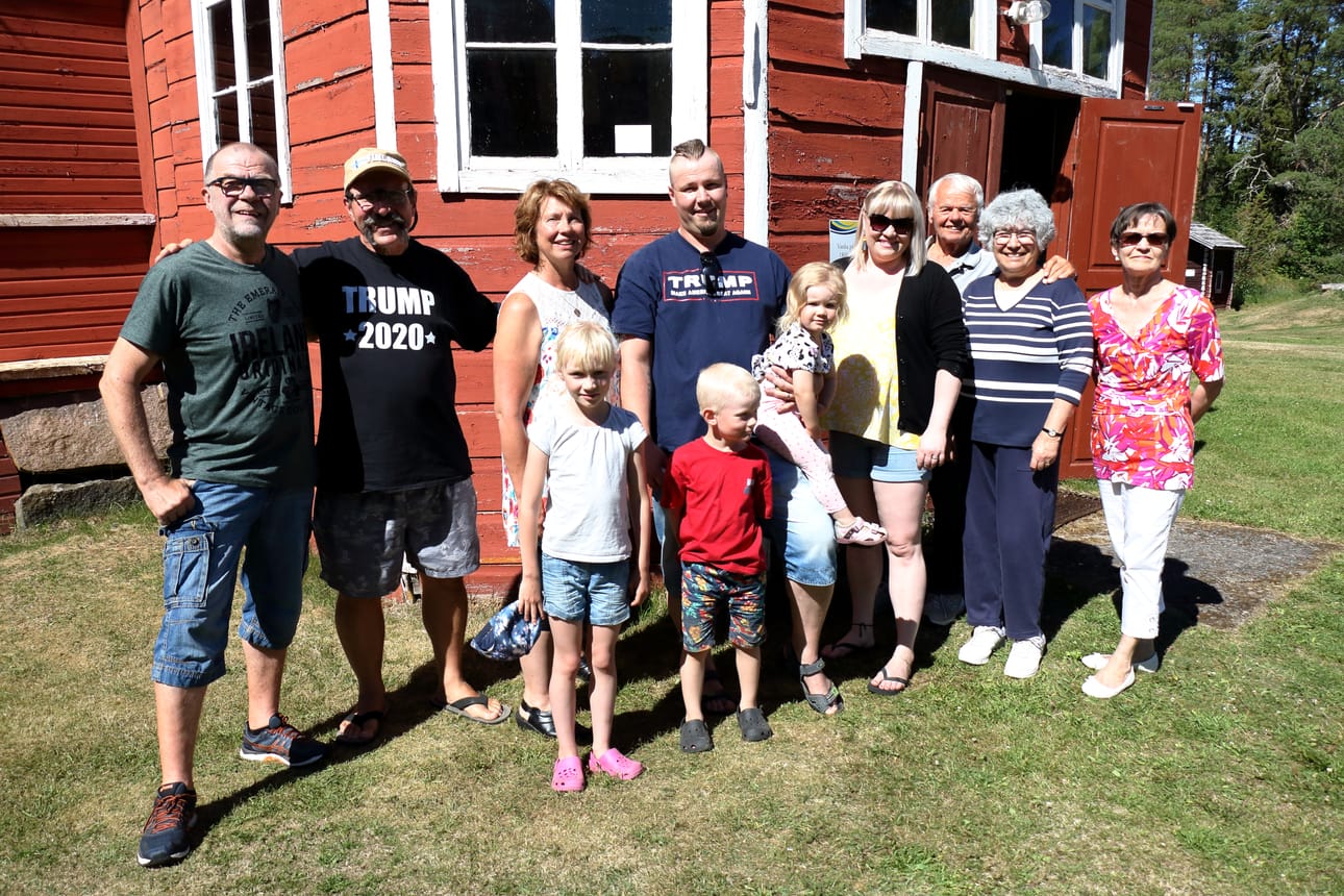 Pasi Halunen, James Forand, Donna Halunen-Forand, Janne Halunen, Tiina Teräslahti, Ted Halunen, Olivia Gonzales-Halunen ja Helena Vuolteenaho sekä lapset Anni, Aleksi ja Aliisa Halunen.