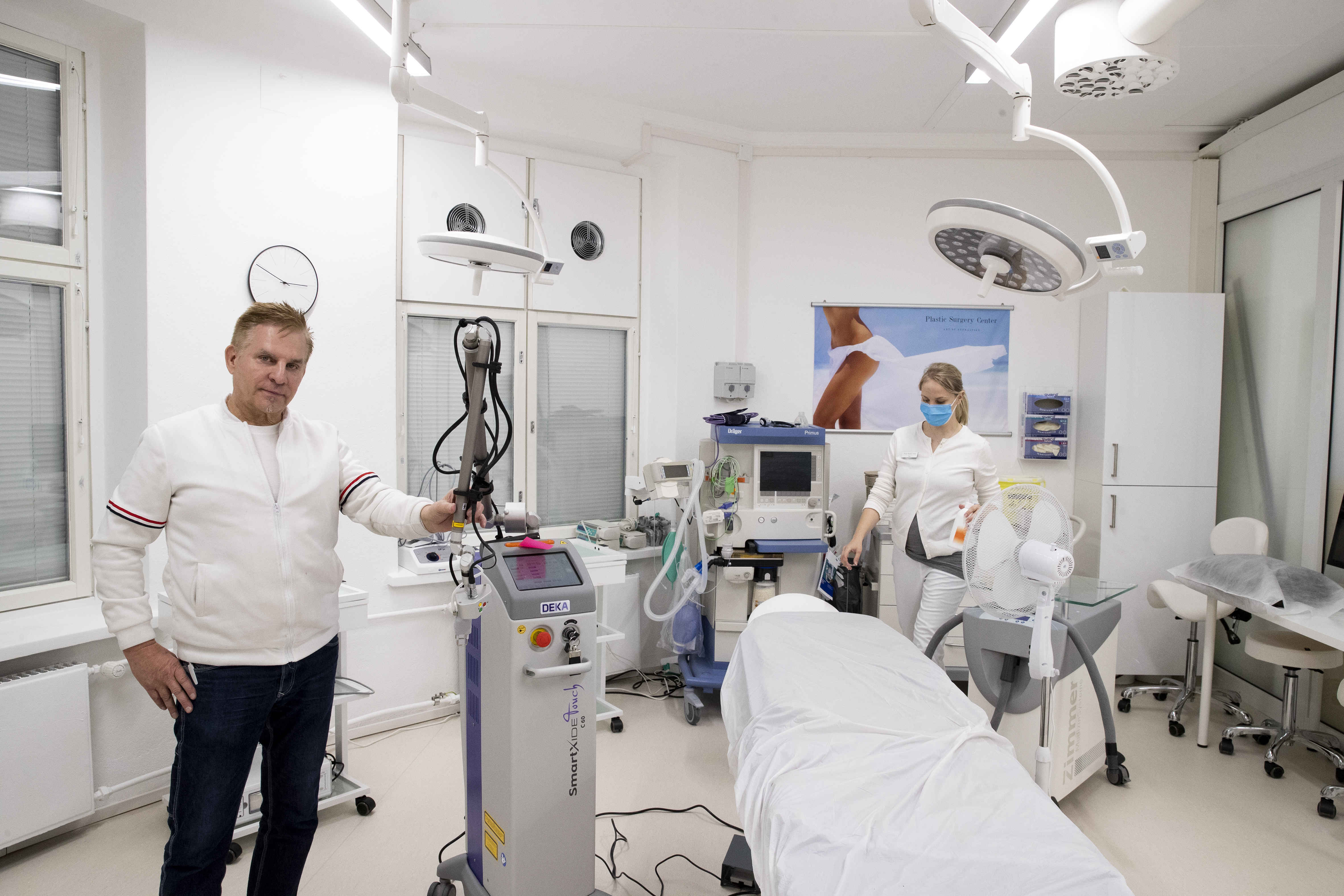 Oululaisen esteettiseen kirurgiaan erikoistuneen klinikan asiakkaista noin kolmannes on miehiä, yksi kysytyimmistä toimenpiteistä on rintojen pienennys