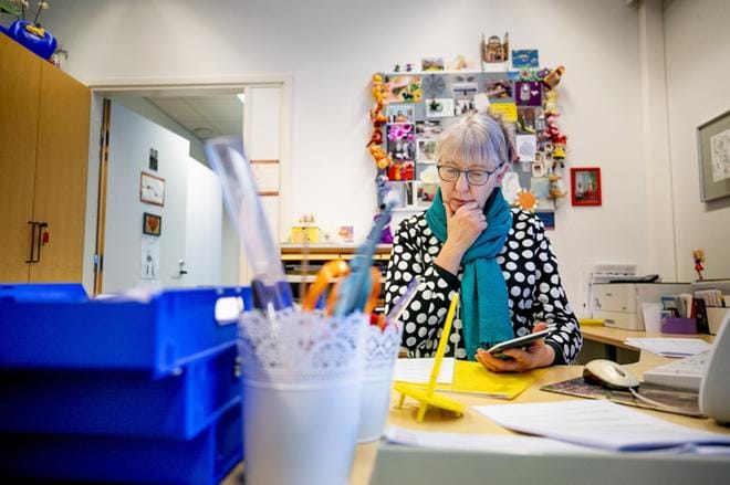 Tanelinrannan koulun rehtori Margit Orrenmaa on joutunut joukkoineen pohtimaan, millä tavoin kaupungin edellyttämät koulukohtaiset käyttötalouden säästöt toteutetaan. KUVA: JAAKKO ELENIUS