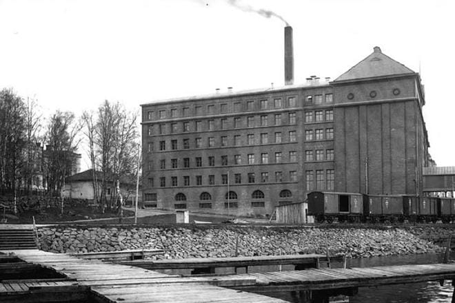 Höyrymyllyn kiinteistö aikaan ennen siiloja. KUVA: VAASAN KAUPUNGIN KAAVOITUKSEN ARKISTO