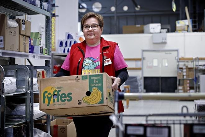 Joupin Citymarket on Seinäjoen hypermarketeista ainoa, joka on lähtenyt ruoan verkkokauppaan. Pirjo Laitilalla oli perjantaina laatikot valmiina odottamassa asiakkaita, jotka olivat tulossa hakemaan tilauksiaan.