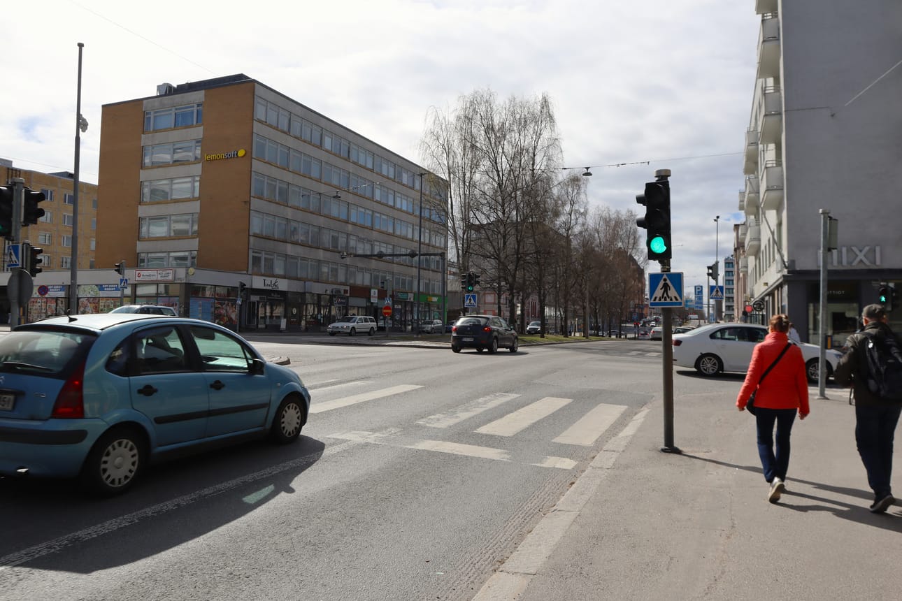 Vaasanpuistikon ja Pitkänkadun risteyksen liikennevalot ovat takunneet koko alkuvuoden.