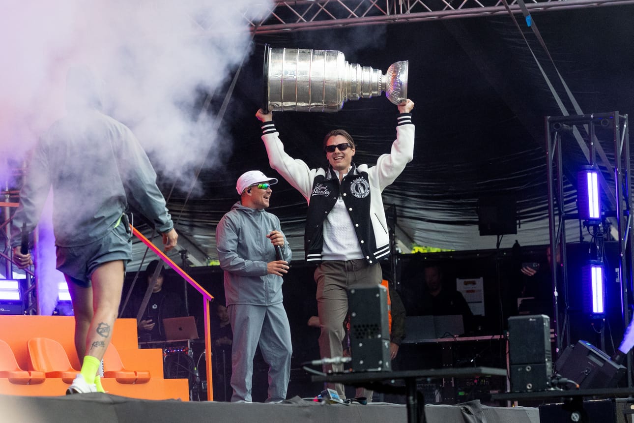 Sebastian Aho sai nauttia kesästä Stanley Cup -mestarina.