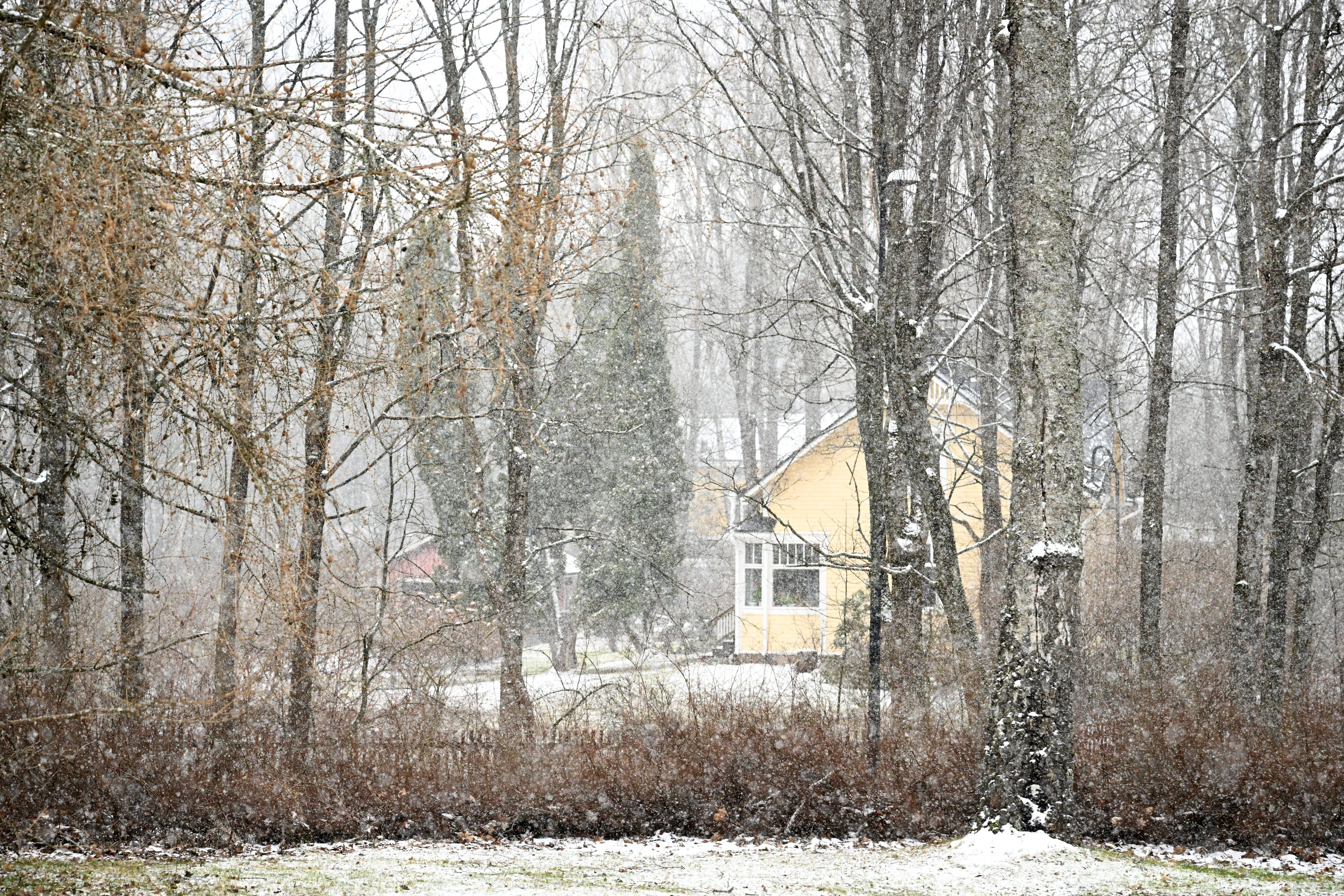 Kevätmyrsky tuo tullessaan lumisateita – Ajokeli äitymässä erityisen huonoksi Pohjois-Pohjanmaan länsiosissa
