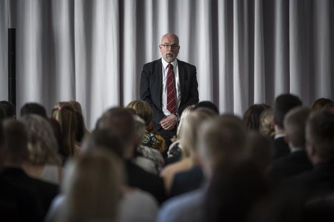 Vaasan ammattikorkeakoulun rehtori Tauno Kekäle onnitteli valmistuneita. Kuva: Jarno Pellinen