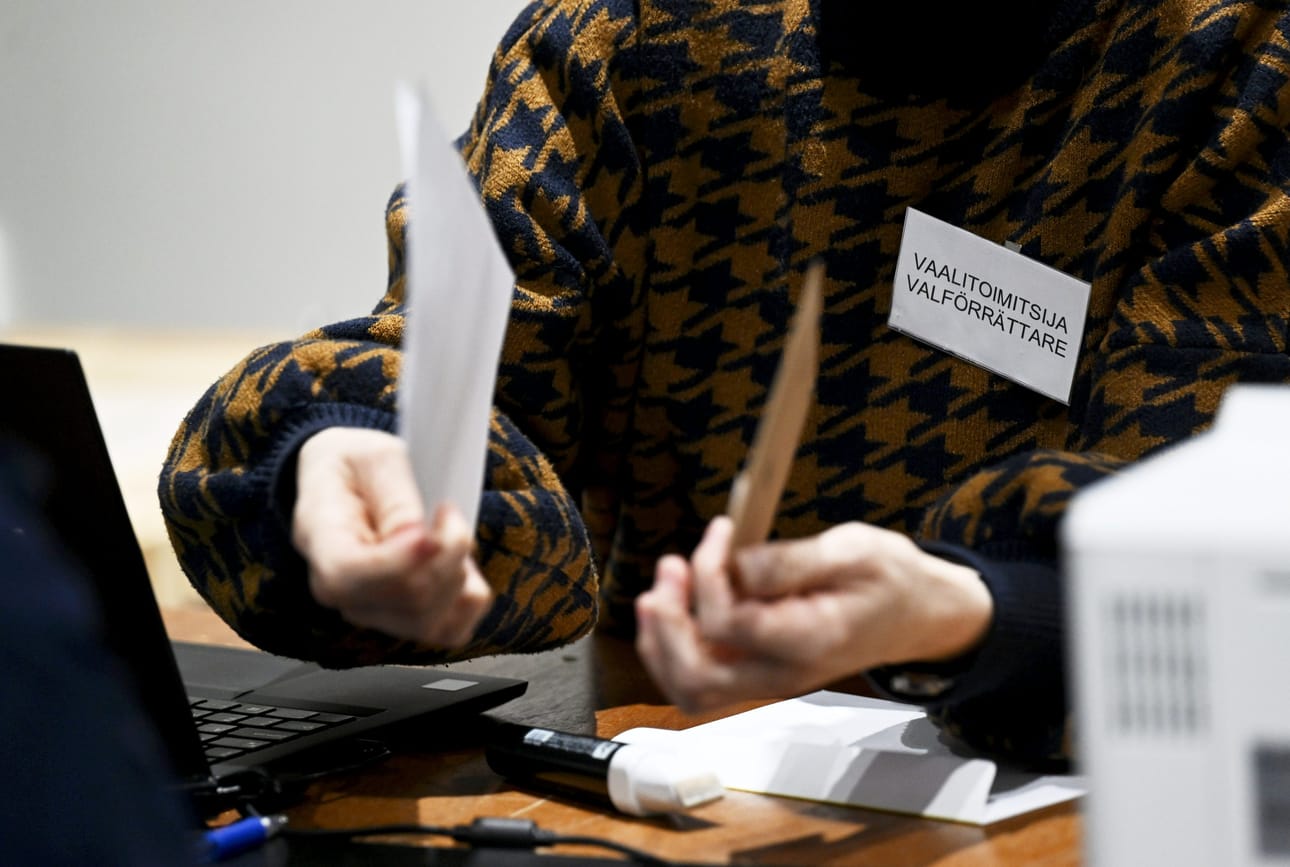 Presidentinvaalien toisen kierroksen ennakkoäänestys alkoi keskiviikkona.