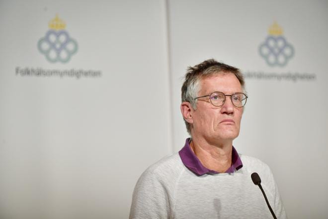 Valtionepidemiologi Anders Tegnellin vahva rooli Ruotsin koronatorjunnassa on herättänyt kysymyksiä. Ruotsin valtiopäiväpuolueiden enemmistö ei suoraan tyrmää Tegnelliä. KUVA: Jonas Ekstromer / EPA