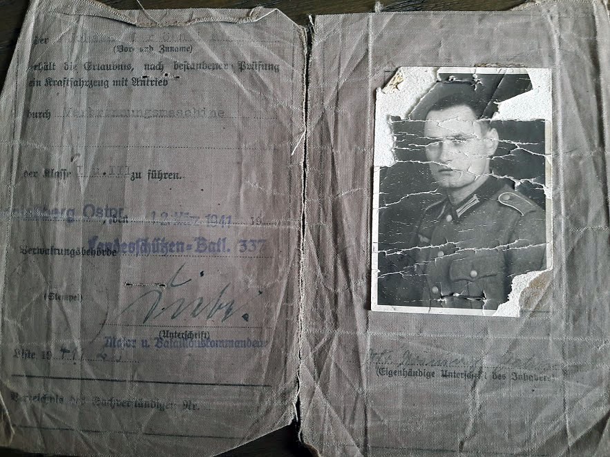 Korpraali Hans Gröning palveli Saksan armeijaa mekaanikkona, autonkuljettajana ja tarkastajana Jäämerentiellä, ennen kuin karkasi.