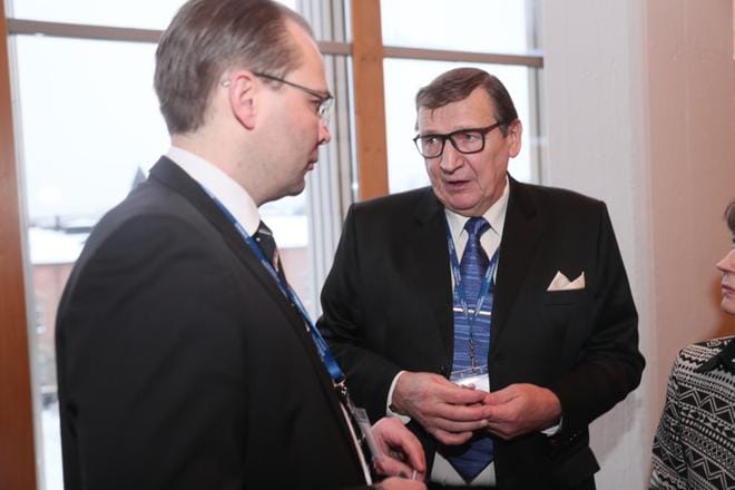 Raimo Vistbacka uskoo sinisten saavan ensi kevään eduskuntavaaleissa jopa viisi kansanedustajaa. Olisiko Uudeltamaalta ehdolle lähtevä nykyinen puolustusministeri Jussi Niinistö yksi heistä? KUVA: TOMI VUOKOLA