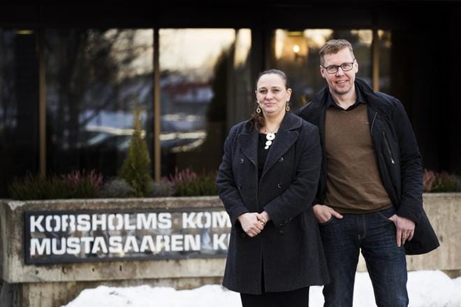 Susanna Sariola Sepänkylästä ja Mika Billing Helsingbystä olivat mukana Mustasaaren 21-henkisessä kansalaisraadissa. Molemmat ovat syntyjään Vaasasta. Kuva: Jarno Pellinen