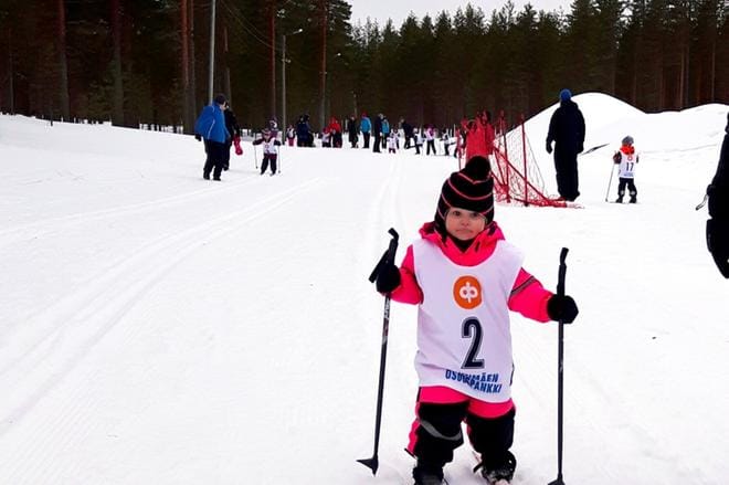 Linnea Kuokkanen tulossa maaliin.