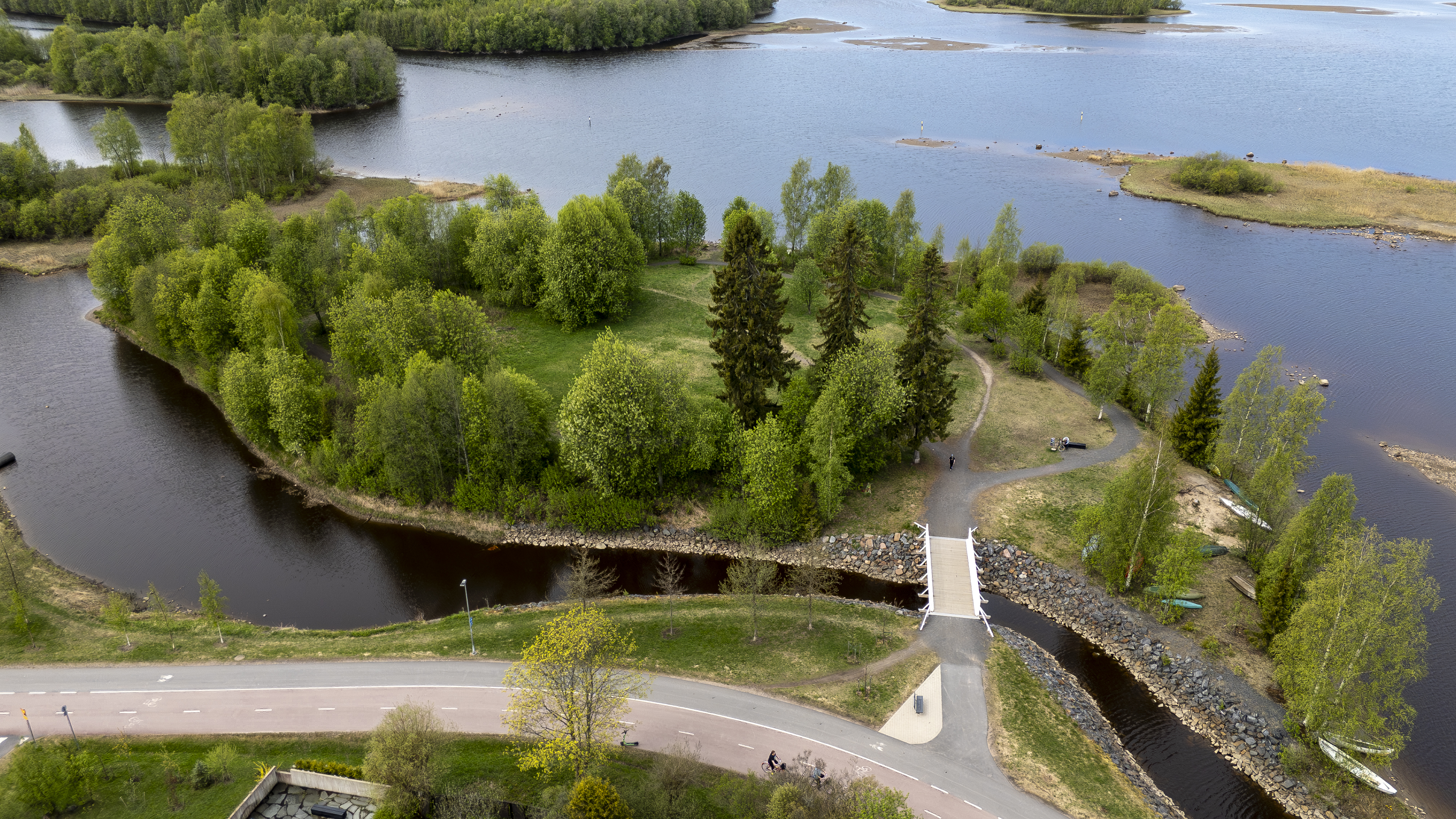 Oulun Sonnisaareen tulee punainen metsä ja lohen muotoisia aukioita