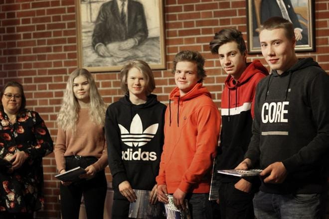 Armida Pajalaa, Mikael Ukonmäkeä, Jere Kerästä, Jiri Kangastietä ja Juho Keski-Sikkilä muistettiin. Juho-Petteri Alanen ei päässyt tilaisuuteen paikalle. KUVA: JOHANNA KATAJA