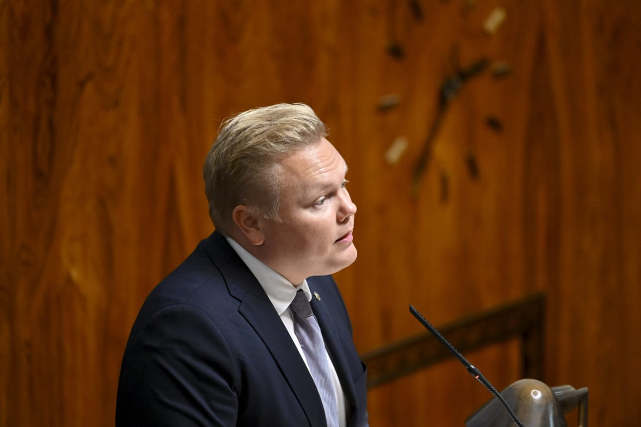 Keltainen kortti on varoitus hallitukselle, Kurvinen kirjoittaa. LEHTIKUVA / MARKKU ULANDER