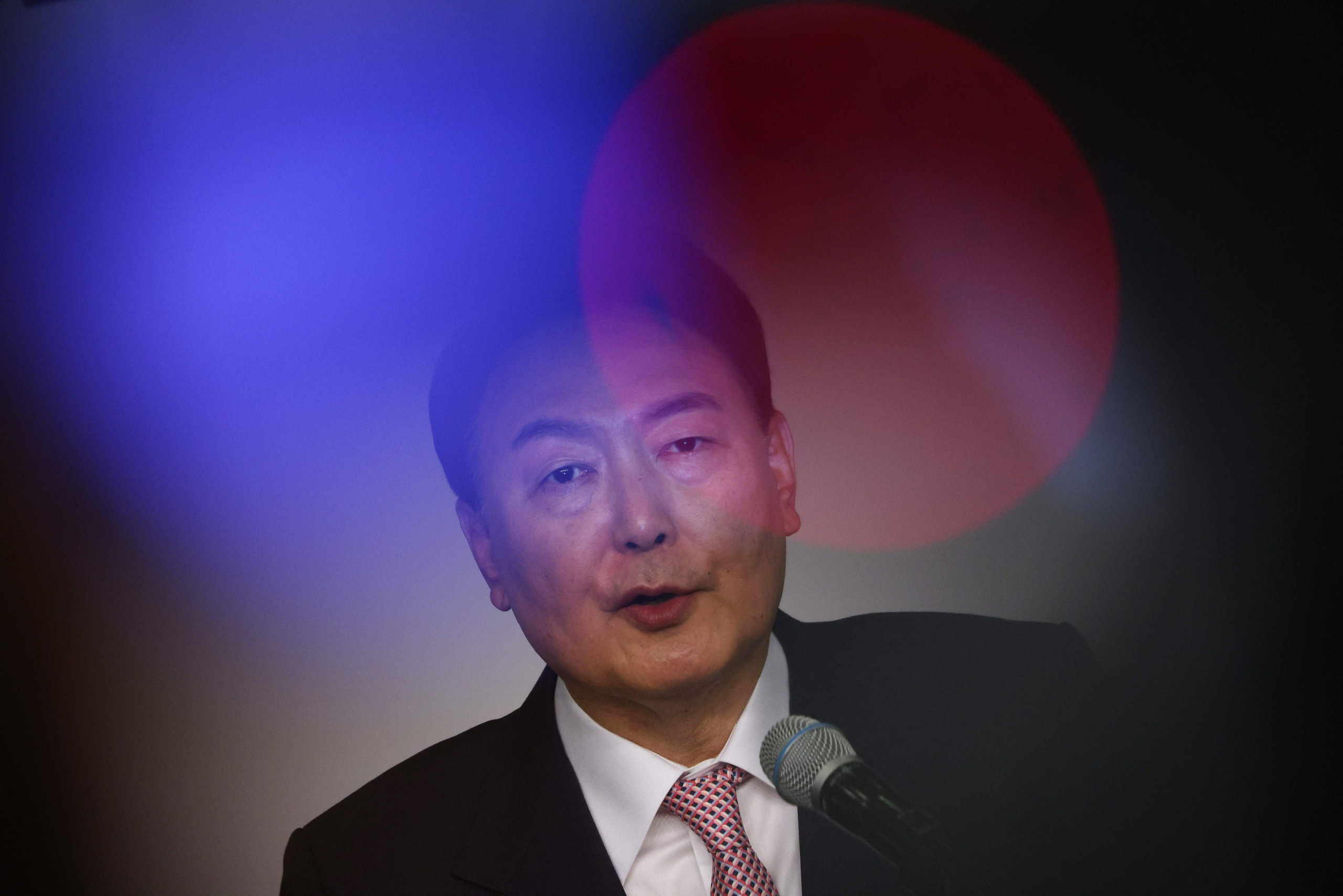 Etelä-Korean virkasyytteeseen asetetun presidentin pidätystä halutaan jatkaa